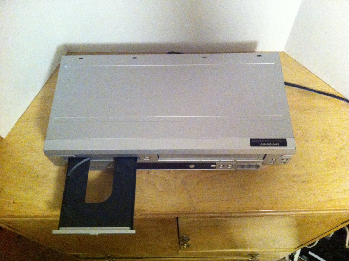 Video Cassette Recorder DVD Player Y369